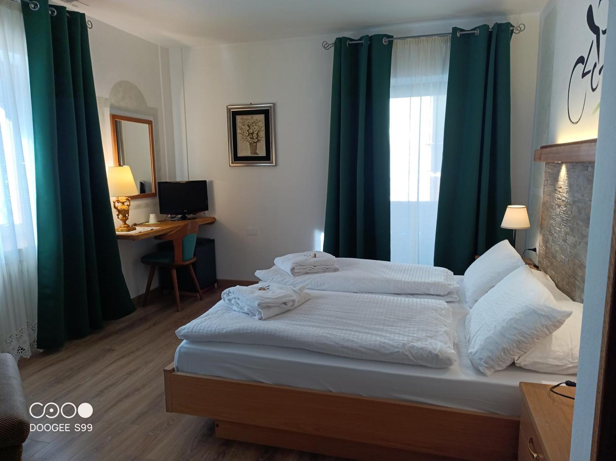 Park Hotel Arnica 팔카데 외부 사진
