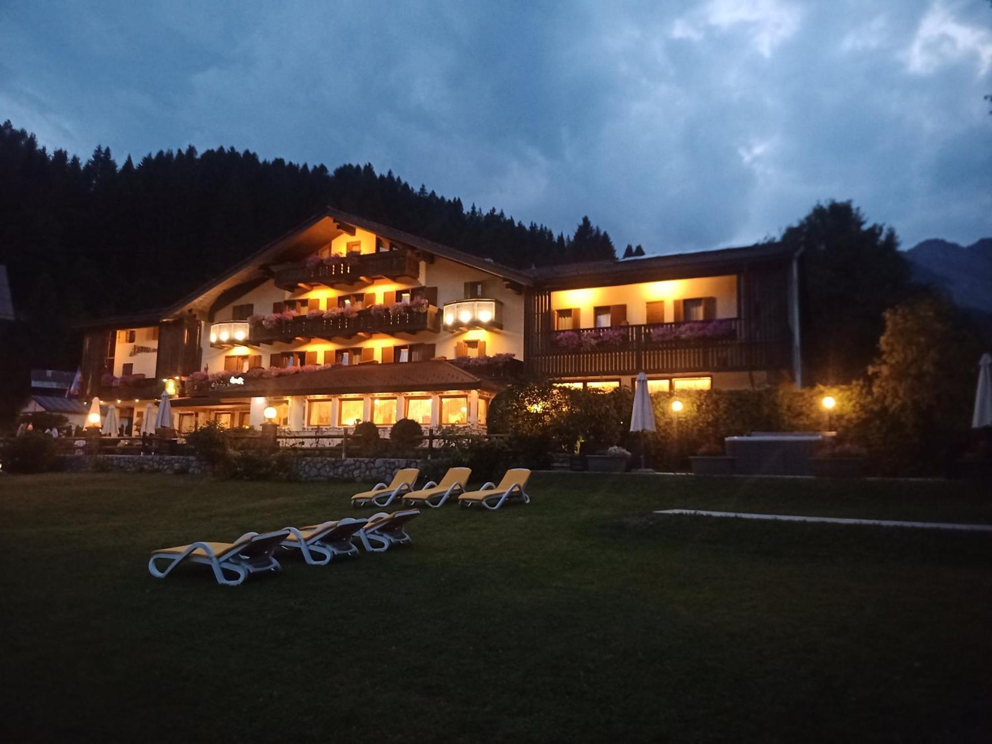 Park Hotel Arnica 팔카데 외부 사진